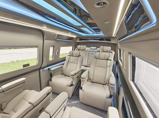 深圳丰田海狮9座商务租车-黑色豪华版